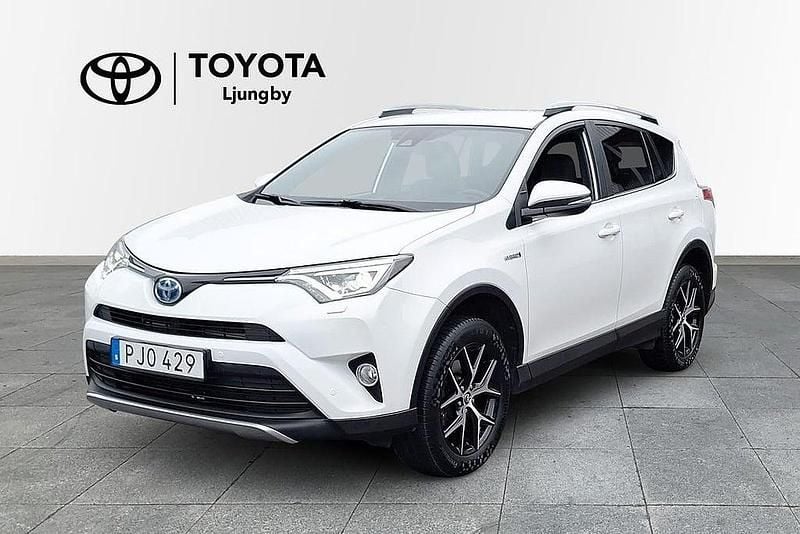 Vit Begagnad 2017 Toyota RAV4 Hybrid Active SUV | 189 000 kr (Marknadspris) - Bild 1/4