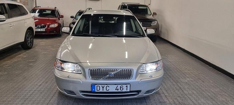 Ljusgrå (grå) Begagnad 2008 Volvo V70 Momentum Kombi | 59 000 kr (Bra pris) - Bild 1/4
