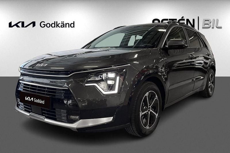 Grå Begagnad 2024 Kia Niro Advance SUV | 379 000 kr (Marknadspris) - Bild 1/3