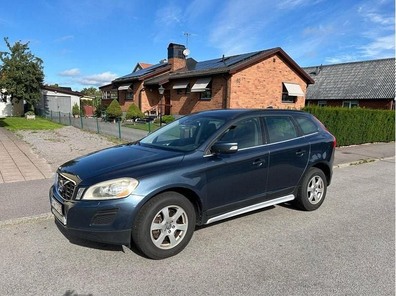 Blå Begagnad 2012 Volvo XC60 Momentum SUV | 137 000 kr (Bra pris) - Bild 1/4