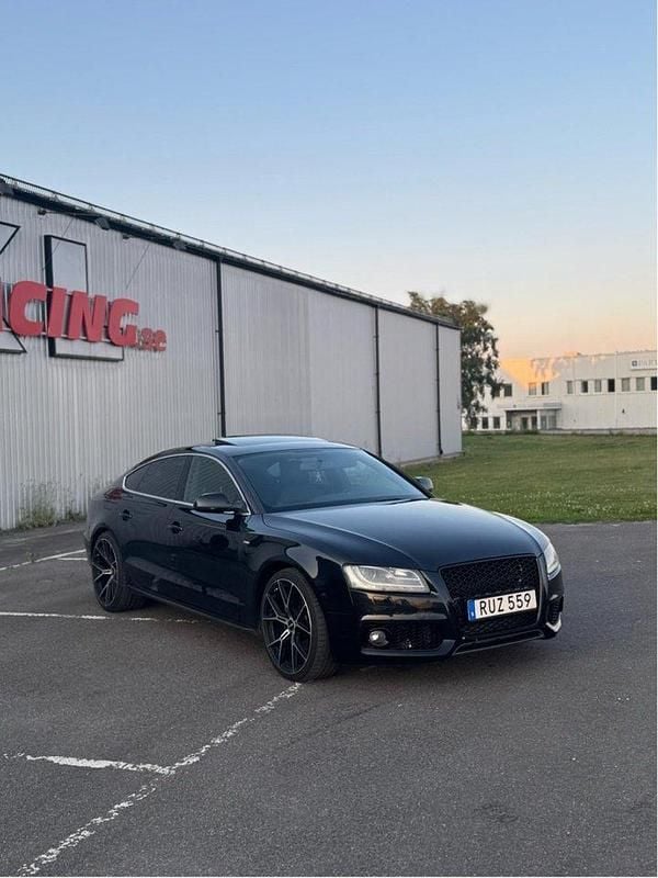 Svart Begagnad 2011 Audi A5 Sportback Halvkombi | 115 000 kr (Marknadspris) - Bild 1/4