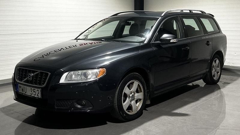 Grå Begagnad 2009 Volvo V70 Momentum Kombi | 59 900 kr (Bra pris) - Bild 1/4