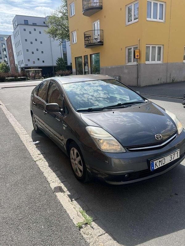 Grå Begagnad 2008 Toyota Prius Halvkombi | 80 000 kr (Marknadspris) - Bild 1/4