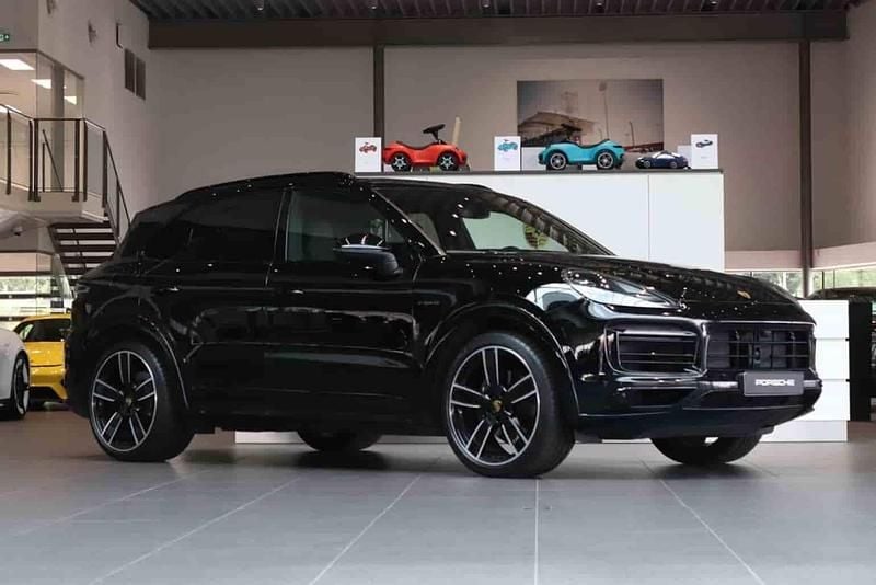 Svart Begagnad 2023 Porsche Cayenne SUV | 749 000 kr - Bild 1/1