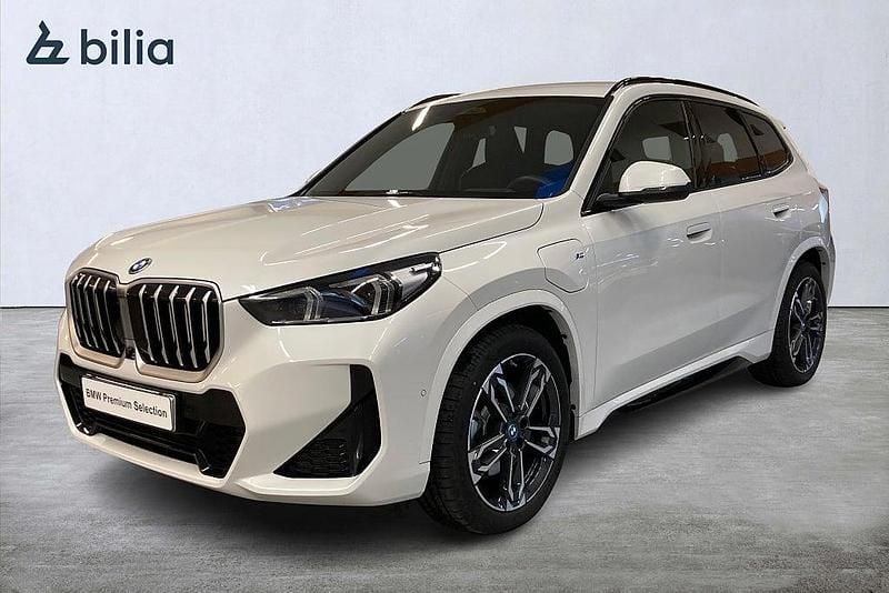 Vit Begagnad 2025 BMW X1 M Sport SUV | 565 000 kr (Dyr) - Bild 1/4