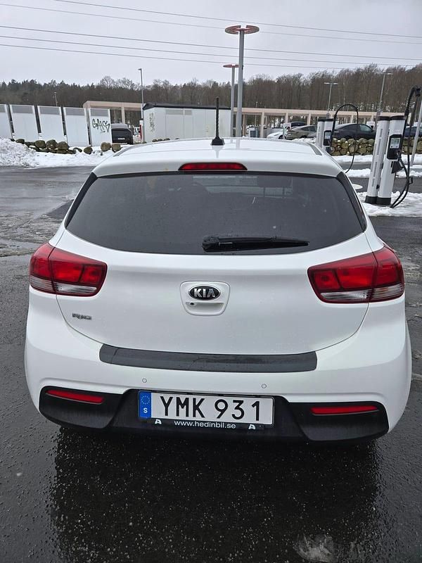 Begagnad Kia Rio 84 HK (61 kW) 2017