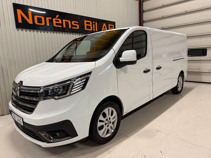 Vit Begagnad 2023 Renault Trafic Van | 349 000 kr (Dyr) - Bild 1/4