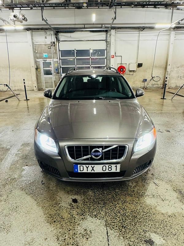 Begagnad 2010 Volvo V70 Kombi | 49 000 kr (Bra pris) - Bild 1/4