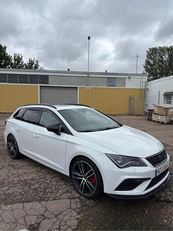Vit Begagnad 2018 Cupra Leon Kombi | 234 900 kr (Marknadspris) - Bild 1/4