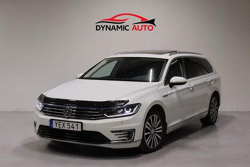 Vit Begagnad 2016 VW Passat GTE Kombi | 189 900 kr (Lite dyr) - Bild 1/4