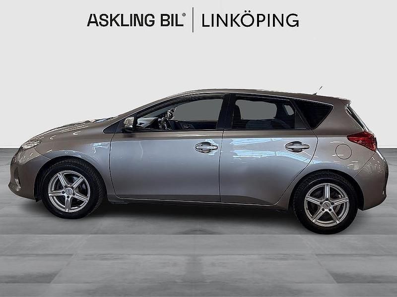 Begagnad Toyota Auris 132 HK (97 kW) 2014 Brun Halvkombi