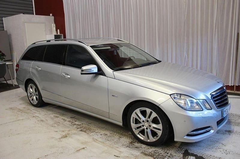 Begagnad Mercedes E220 170 HK (125 kW) 2011 Silver Kombi