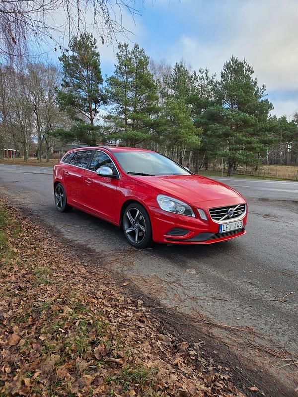 Begagnad 2011 Volvo V60 R-Design Kombi | 72 000 kr (Marknadspris) - Bild 1/4