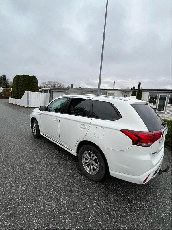 Begagnad Mitsubishi Outlander Edition 203 HK (149 kW) 2017 SUV