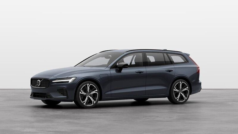 Mörkblå (blå) Ny 2025 Volvo V60 Plus Kombi | 591 800 kr (Dyr) - Bild 1/4