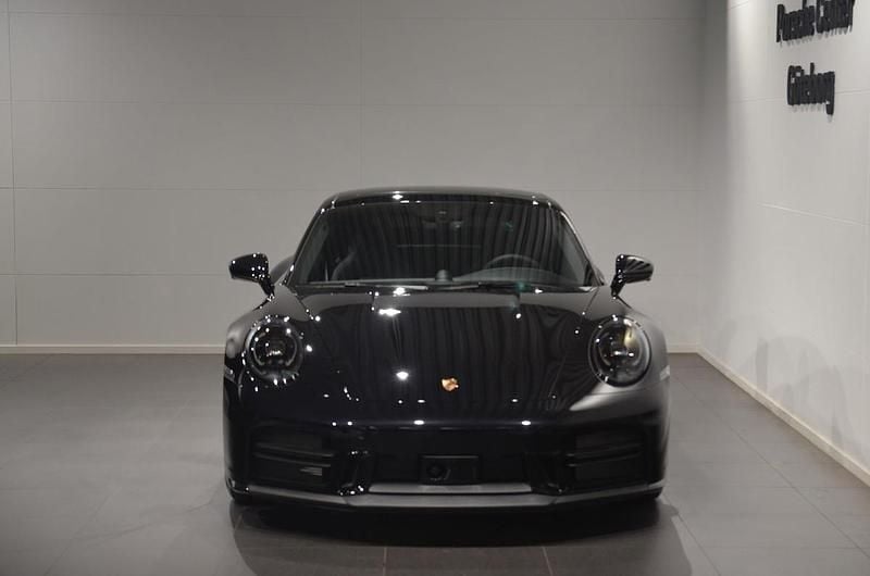 Begagnad Porsche 911 Carrera 394 HK (289 kW) 2024 Svart Sportkupé