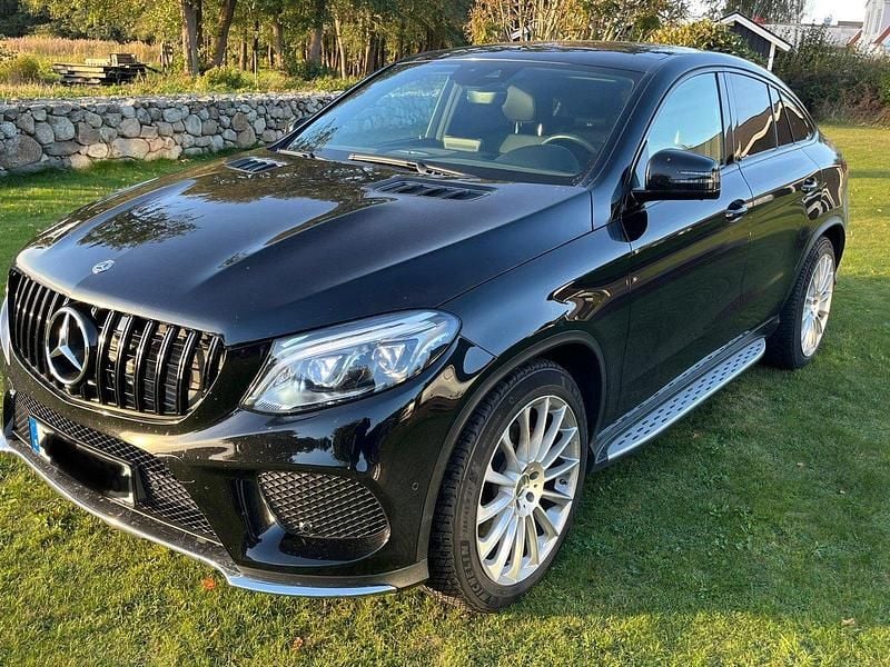 Svart Begagnad 2018 Mercedes GLE350 Sportkupé | 467 900 kr - Bild 1/4