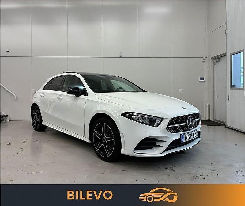 Vit Begagnad 2021 Mercedes A250 AMG Halvkombi | 288 900 kr (Marknadspris) - Bild 1/4