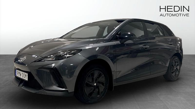 Grå (grey) Begagnad 2023 MG MG4 EV Halvkombi | 259 900 kr (Marknadspris) - Bild 1/4