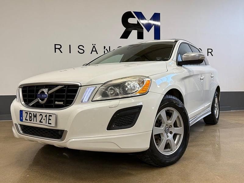 Begagnad Volvo XC60 R-Design 163 HK (119 kW) 2011 Vit SUV