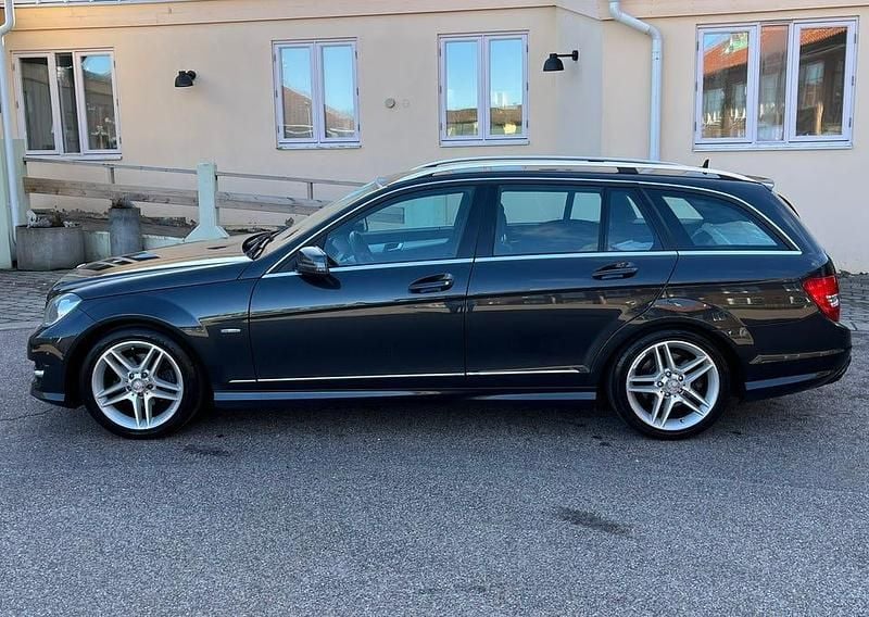 Begagnad Mercedes C180 Sport 156 HK (114 kW) 2012 Mörkgrå metallic