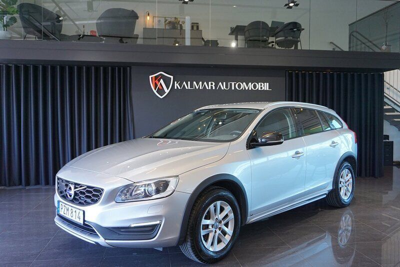 Silver Begagnad 2015 Volvo V60 CC Momentum Kombi | 144 900 kr (Lite dyr) - Bild 1/4