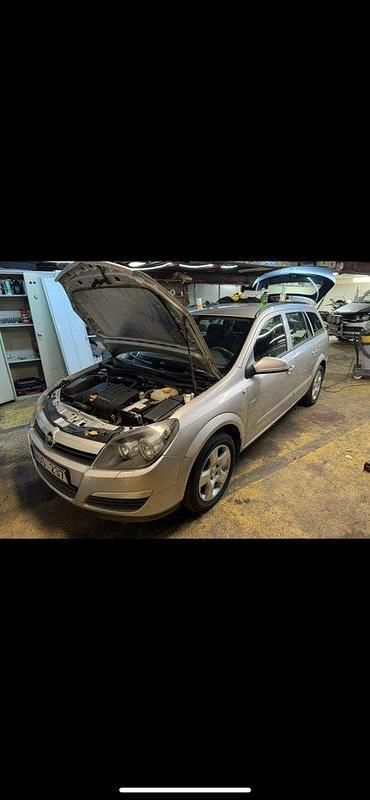 Grå Begagnad 2005 Opel Astra Kombi | 10 000 kr (Superpris) - Bild 1/3