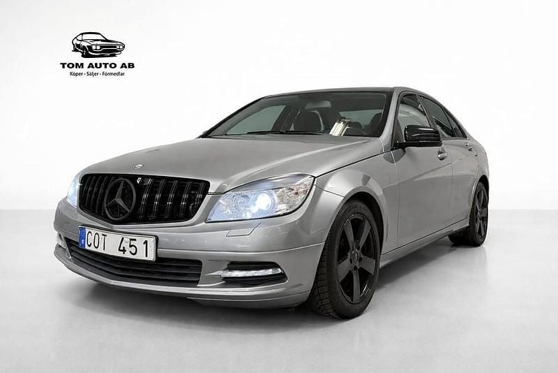 Silver Begagnad 2011 Mercedes C300 Classic Sedan | 109 900 kr - Bild 1/4