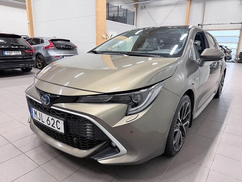 Begagnad Toyota Corolla Executive 184 HK (135 kW) 2019 Grön Kombi