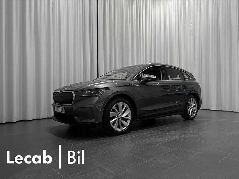 Grå Begagnad 2021 Skoda Enyaq iV SUV | 259 500 kr (Marknadspris) - Bild 1/4