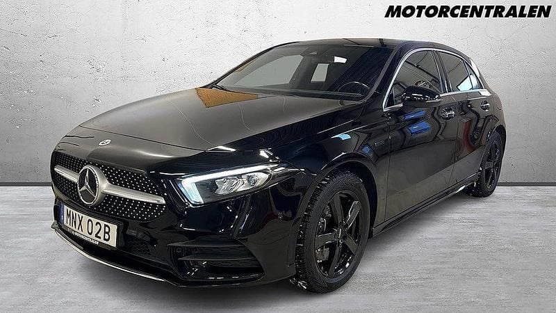 Svart Begagnad 2021 Mercedes A250 AMG Halvkombi | 289 900 kr (Marknadspris) - Bild 1/4