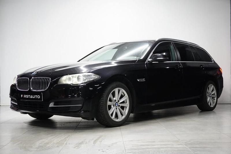 Svart Begagnad 2015 BMW 520 Kombi | 134 900 kr (Marknadspris) - Bild 1/4