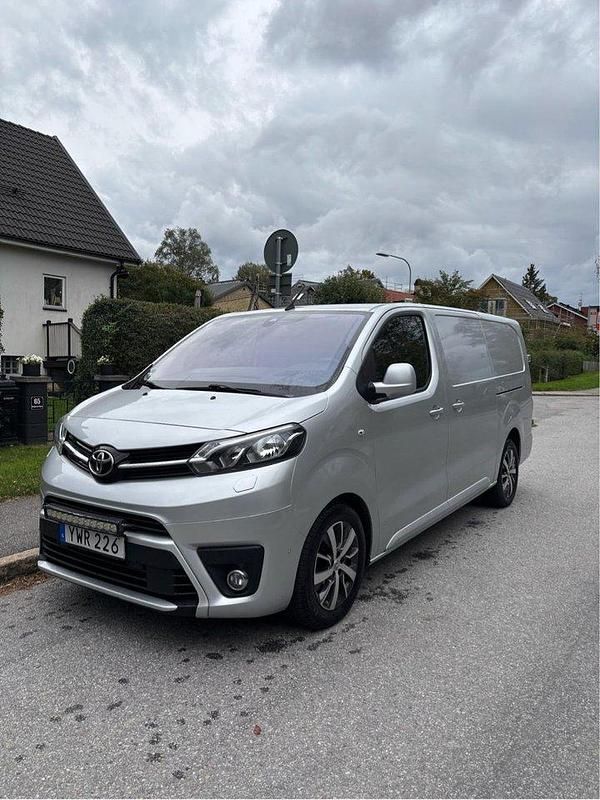 Silver Begagnad 2017 Toyota Proace Van | 215 000 kr (Dyr) - Bild 1/4