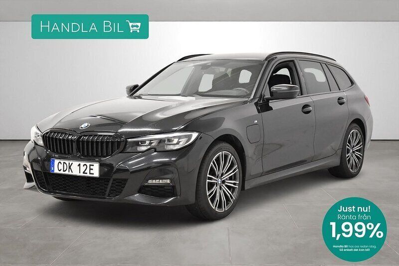 Svart Begagnad 2020 BMW 330e M Sport Kombi | 319 900 kr (Lite dyr) - Bild 1/3