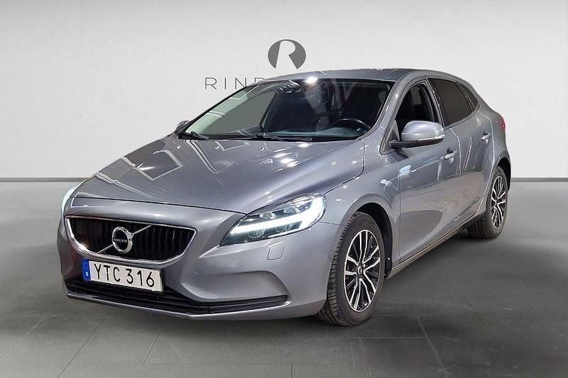 Grå Begagnad 2017 Volvo V40 Momentum Kombi | 149 900 kr (Marknadspris) - Bild 1/3