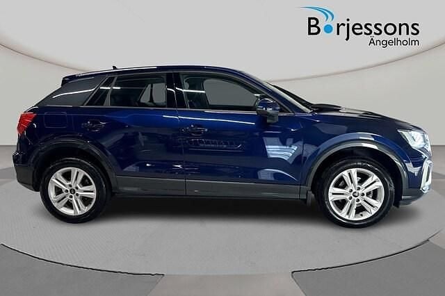 Begagnad Audi Q2 Advanced Plus 151 HK (111 kW) 2024 Blå SUV
