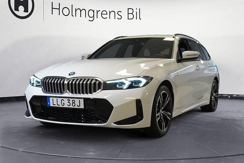 Vit Begagnad 2024 BMW 330e M Sport Kombi | 469 900 kr (Bra pris) - Bild 1/4