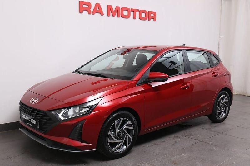 Vit Ny 2025 Hyundai i20 Essential Halvkombi | 226 500 kr (Marknadspris) - Bild 1/4