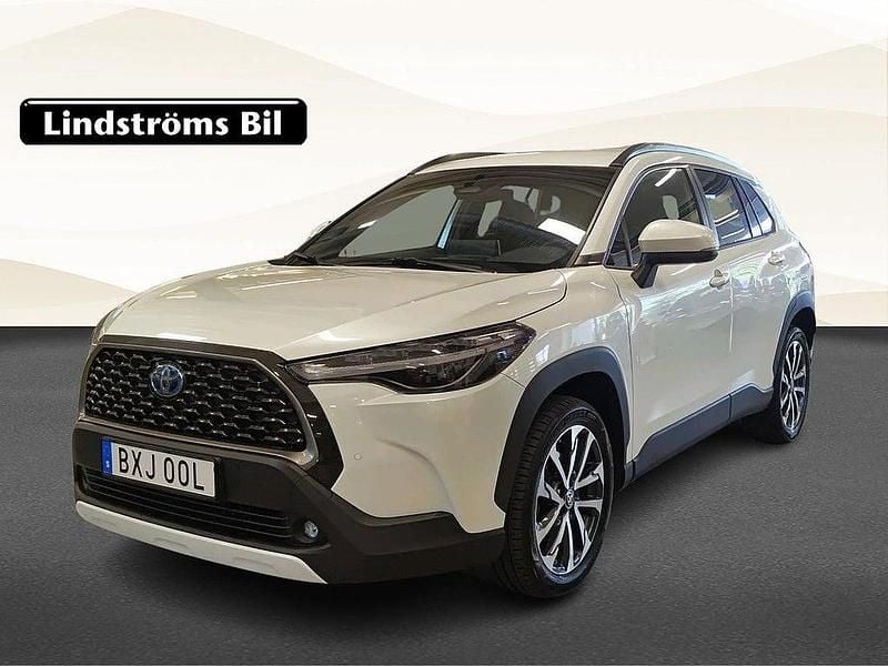 Begagnad Toyota Corolla Cross Style 200 HK (147 kW) 2022 Vit SUV