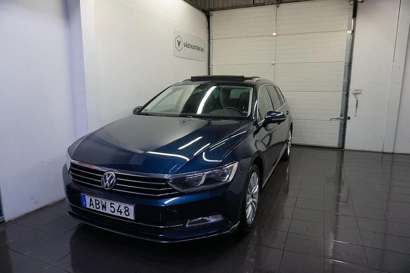 Mörkblå Begagnad 2015 VW Passat Kombi | 129 900 kr (Lite dyr) - Bild 1/4