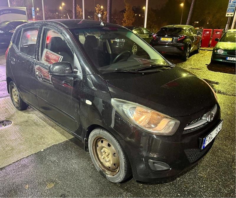 Svart Begagnad 2011 Hyundai i10 Premium Halvkombi | 13 900 kr (Superpris) - Bild 1/4