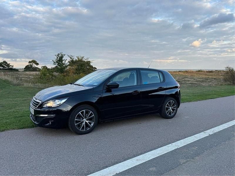 Svart Begagnad 2016 Peugeot 308 Active Halvkombi | 89 000 kr (Bra pris) - Bild 1/4
