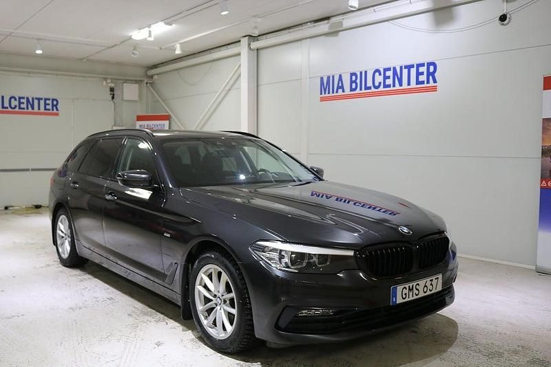 Grå Begagnad 2018 BMW 520 Sport Line Kombi | 193 000 kr (Marknadspris) - Bild 1/3