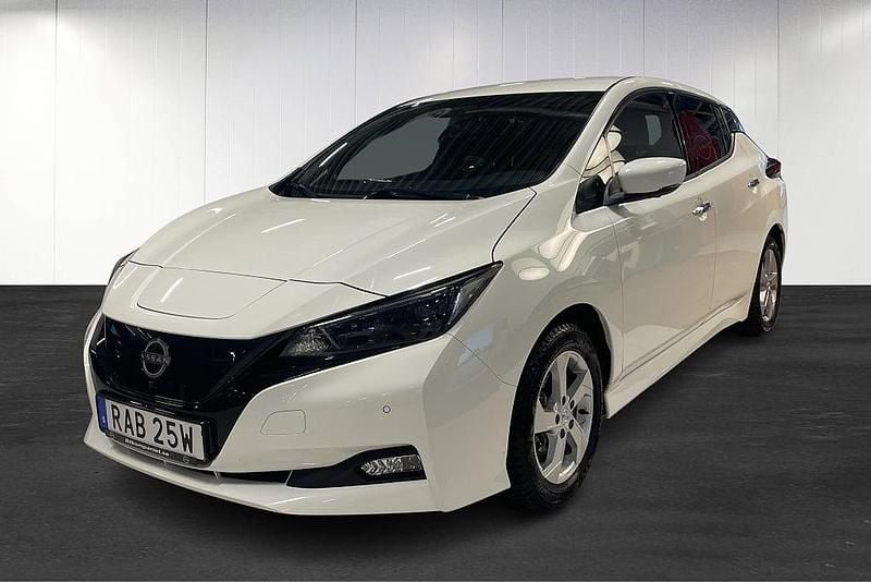 Vit Begagnad 2022 Nissan Leaf 360º Halvkombi | 166 000 kr (Bra pris) - Bild 1/4