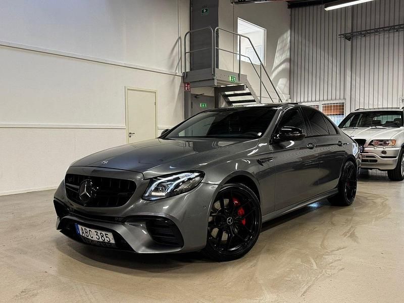 Grå Begagnad 2018 Mercedes E63 AMG AMG line Sedan | 409 900 kr - Bild 1/4