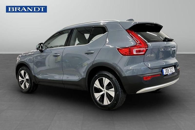 Begagnad Volvo XC40 Core 214 HK (157 kW) 2023 Grå SUV