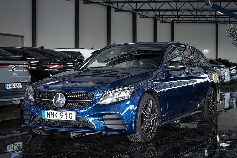 Blå Begagnad 2020 Mercedes C200 AMG line Kombi | 254 500 kr (Marknadspris) - Bild 1/4