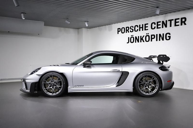 Begagnad Porsche 718 Cayman GT4 500 HK (367 kW) 2025 Silver Sportkupé