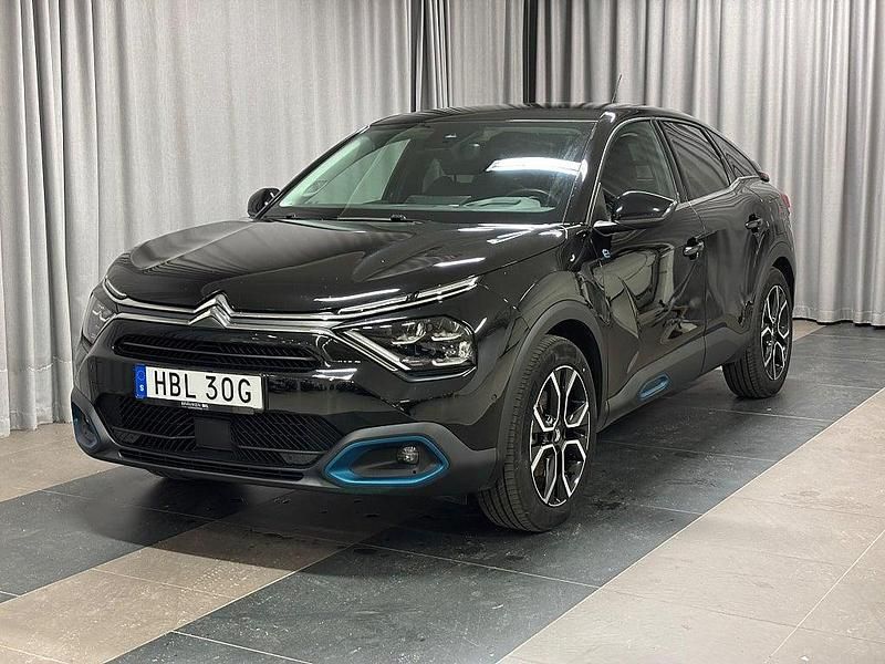 Svart Begagnad 2023 Citroën e-C4 Shine Halvkombi | 219 800 kr (Marknadspris) - Bild 1/4