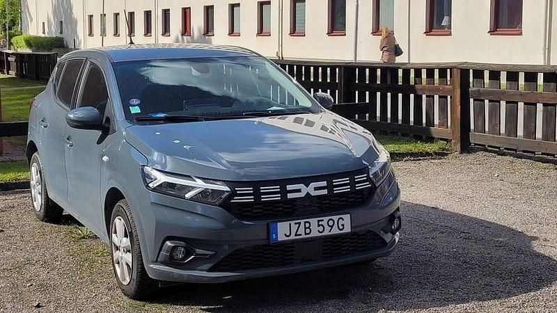 Urban grey Begagnad 2023 Dacia Sandero Halvkombi | 159 000 kr (Lite dyr) - Bild 1/1